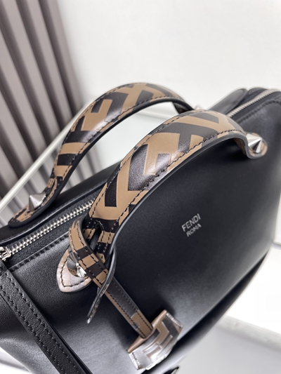 フェンディバッグ側面デザイン